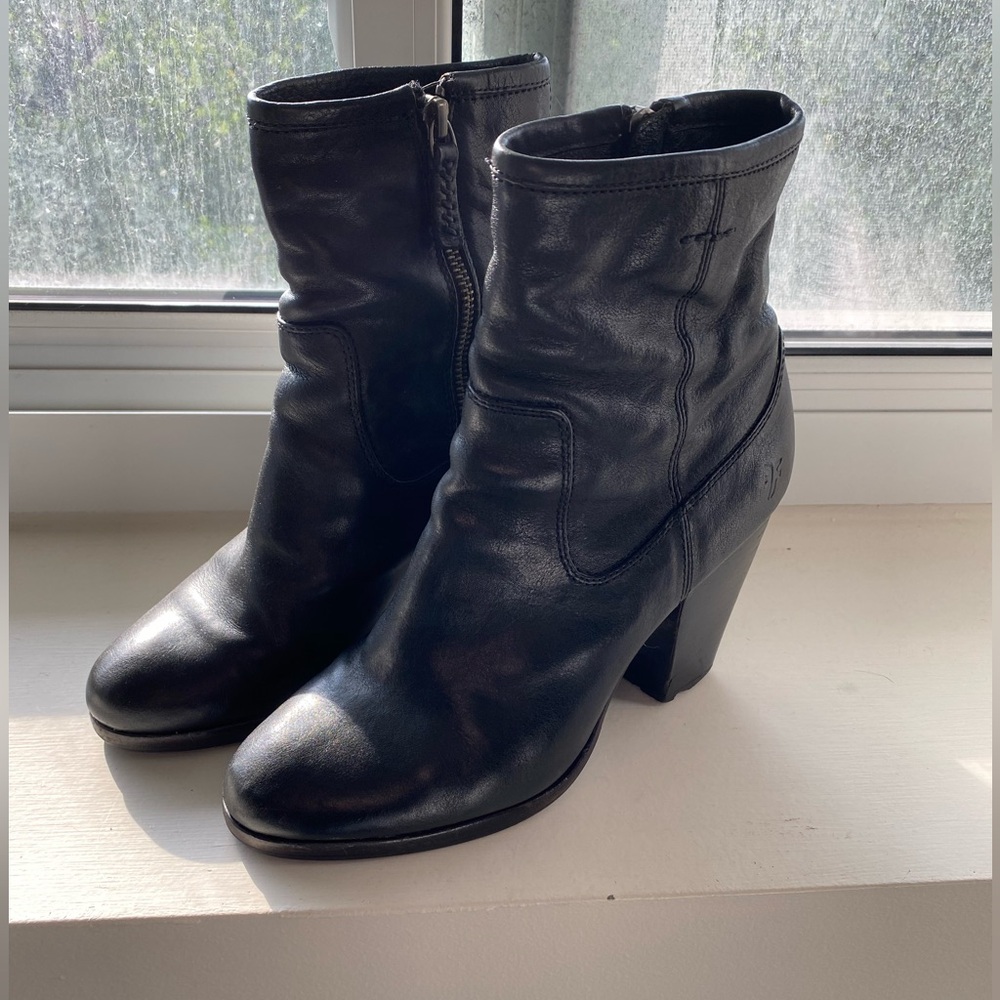 Frye heeled leather ankle boots Patty Artisan Zip